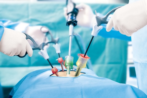 Συστηματική ανάλυση επιτυχών χειρουργικών αποτελεσμάτων στη δεξιά κολεκτομή για καρκίνο με ρομποτική έναντι λαπαροσκοπικής τεχνικής