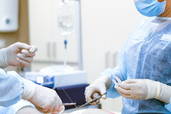 Σύγκριση μετεγχειρητικών αποτελεσμάτων λαπαροσκοπικής έναντι ανοιχτής αποκατάστασης βουβωνοκήλης