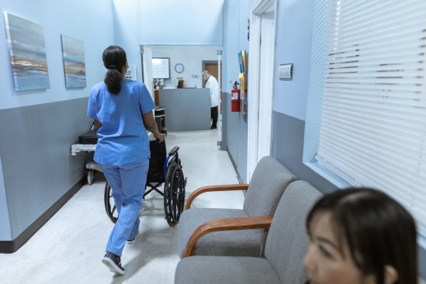 Πρωτογενής σύγκλειση κοινού χοληδόχου πόρου σε συνδυασμό με παροχέτευση μέσω του κυστικού πόρου μετρά από λαπαροσκοπική χολοκυστεκτομή και διερεύνηση του χοληδόχου πόρου είναι ασφαλής επιλογή